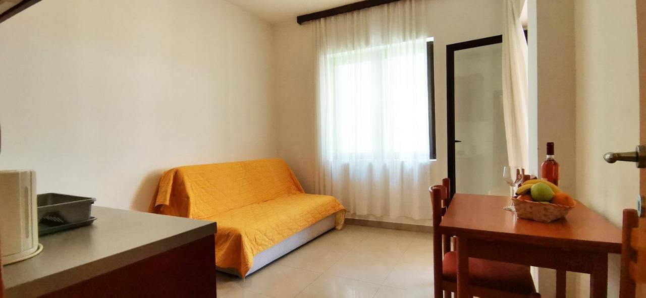 בודווה Apartments And Rooms Marija מראה חיצוני תמונה