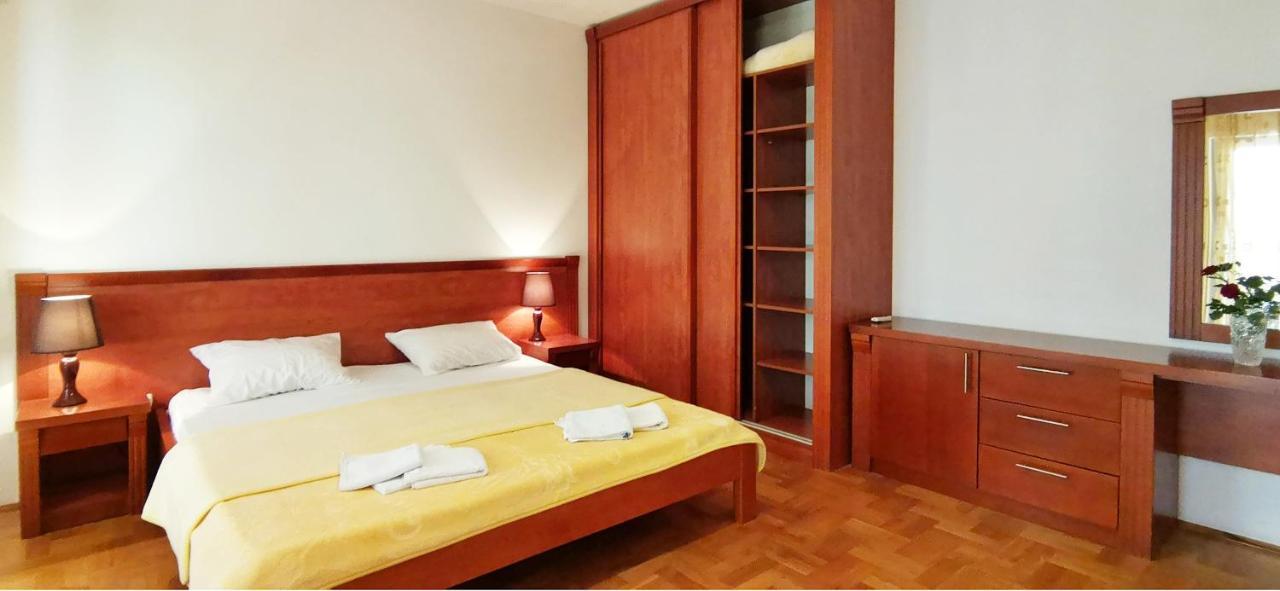 בודווה Apartments And Rooms Marija מראה חיצוני תמונה