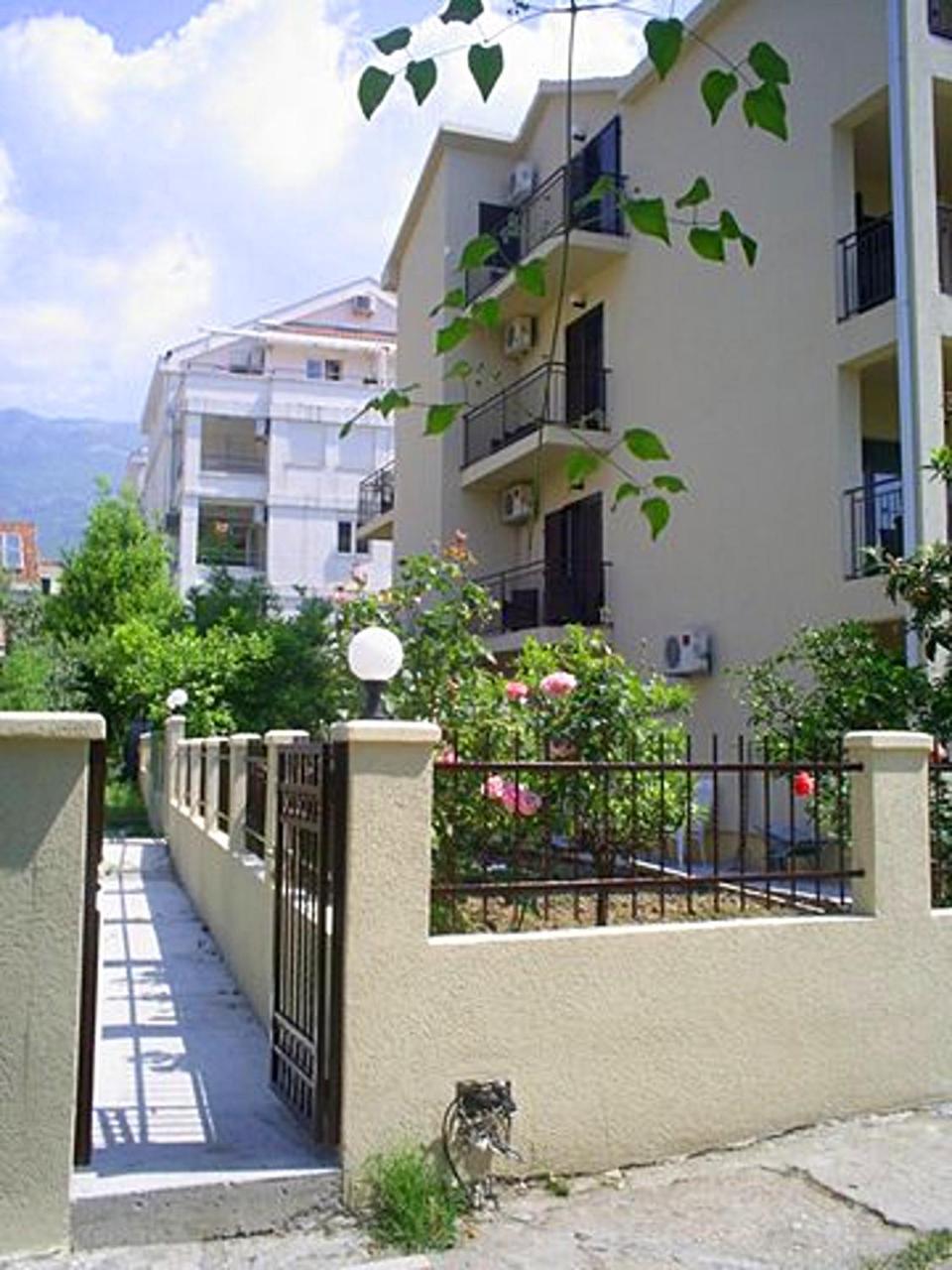 בודווה Apartments And Rooms Marija מראה חיצוני תמונה